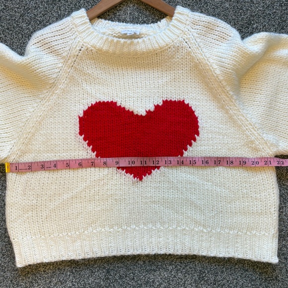 Le Lis White Knit Sweater with Red Heart – Women’s Size Large - Picture 4 of 9